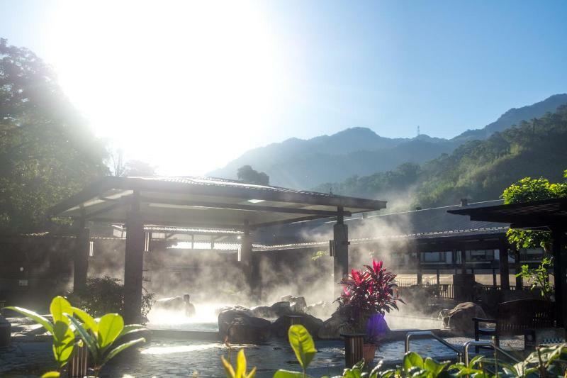 Great Roots Forestry Spa Resort Taipei Bagian luar foto